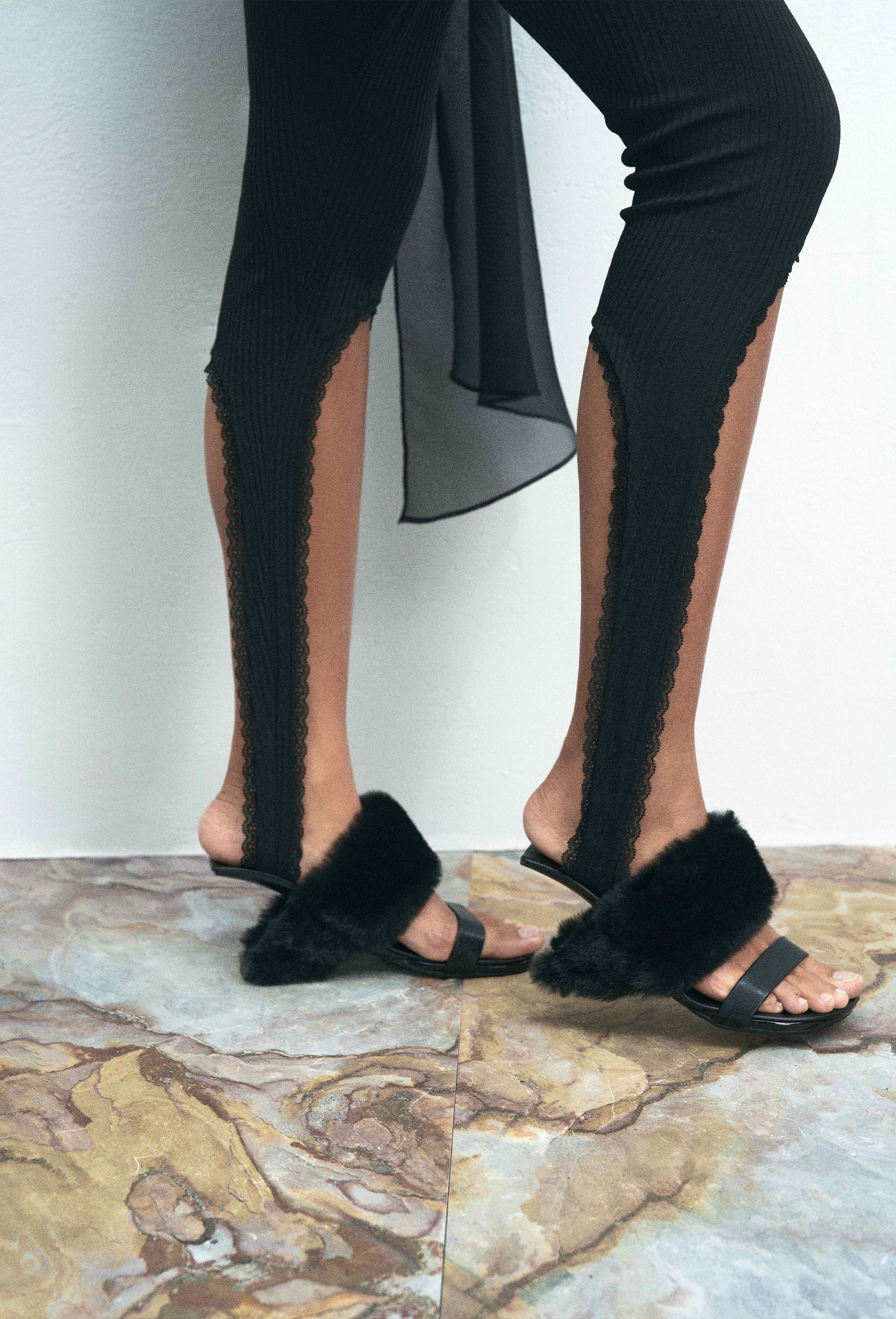 Leggings mit Schlitz und Spitze