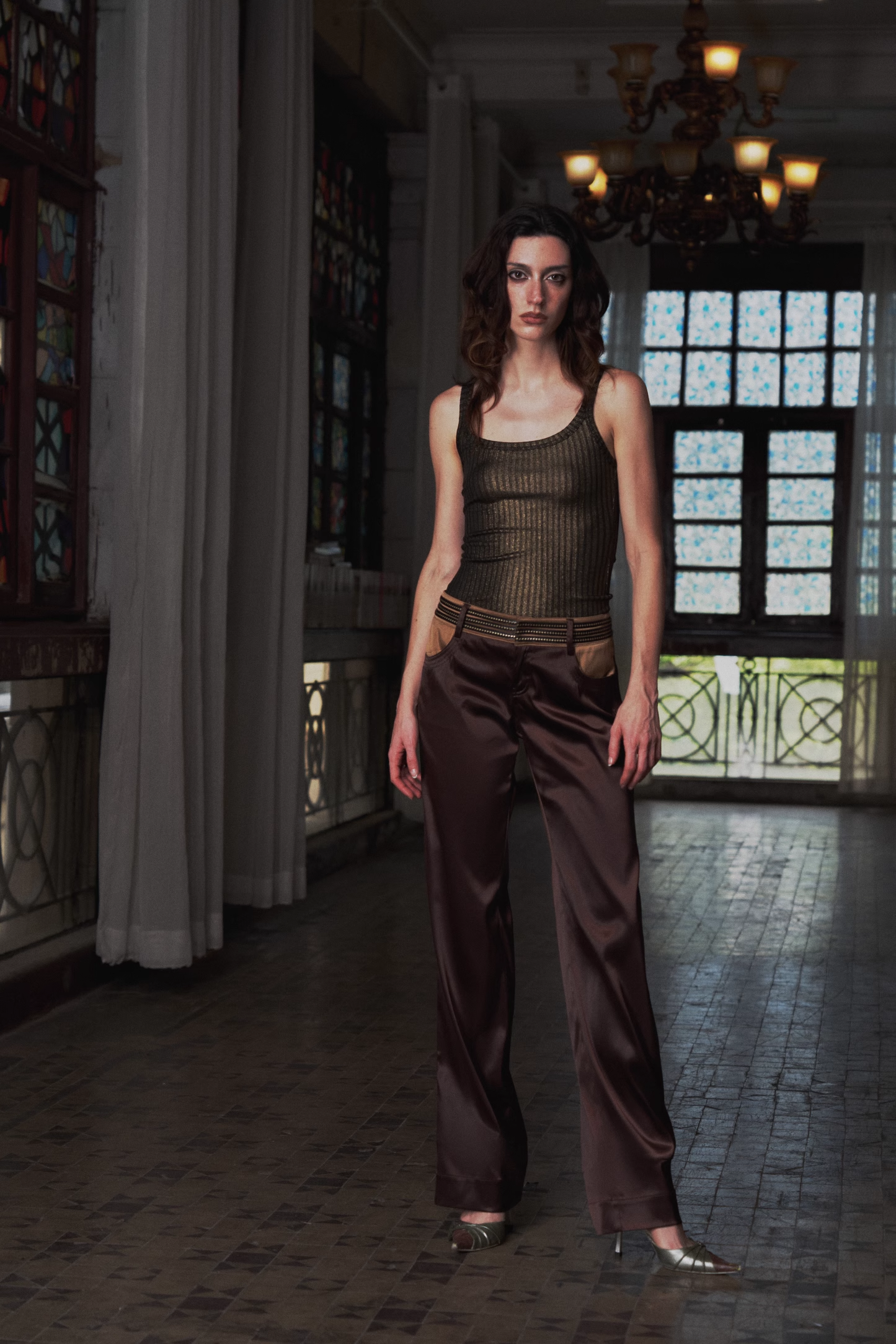 Luxushose in Schwarz und Gold