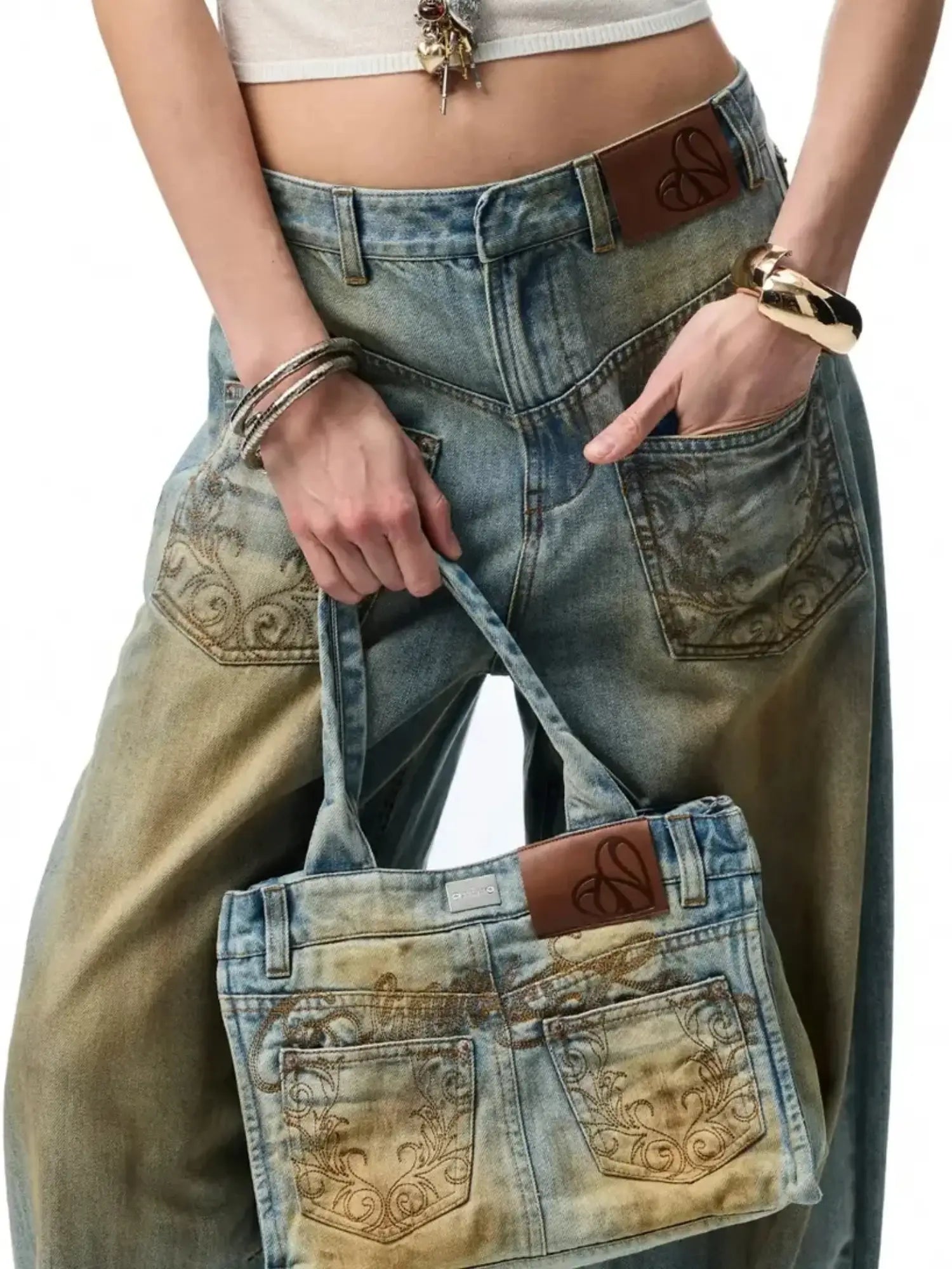 Dust-Wash Dislocated Jeans