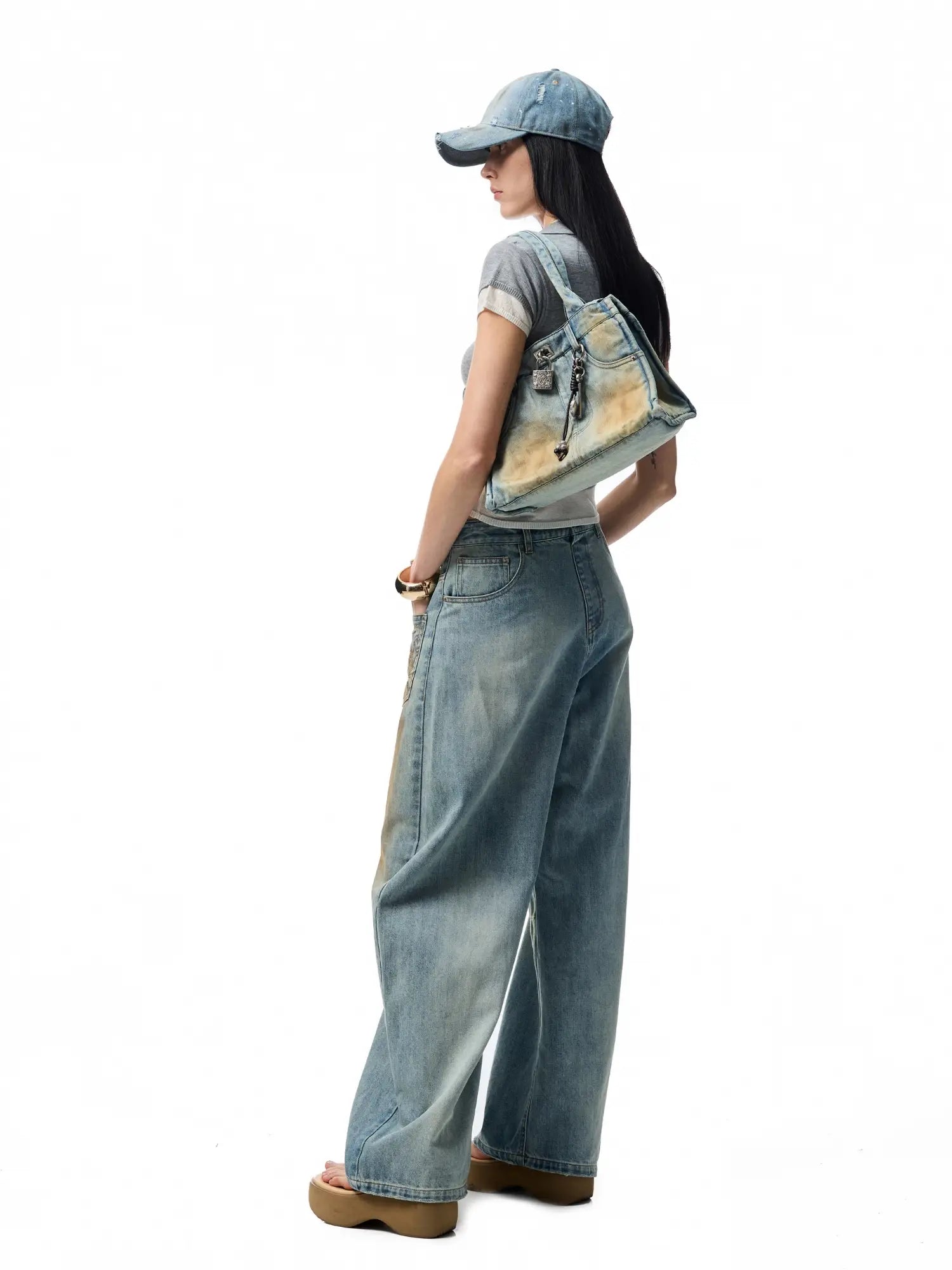 Dust-Wash Dislocated Jeans