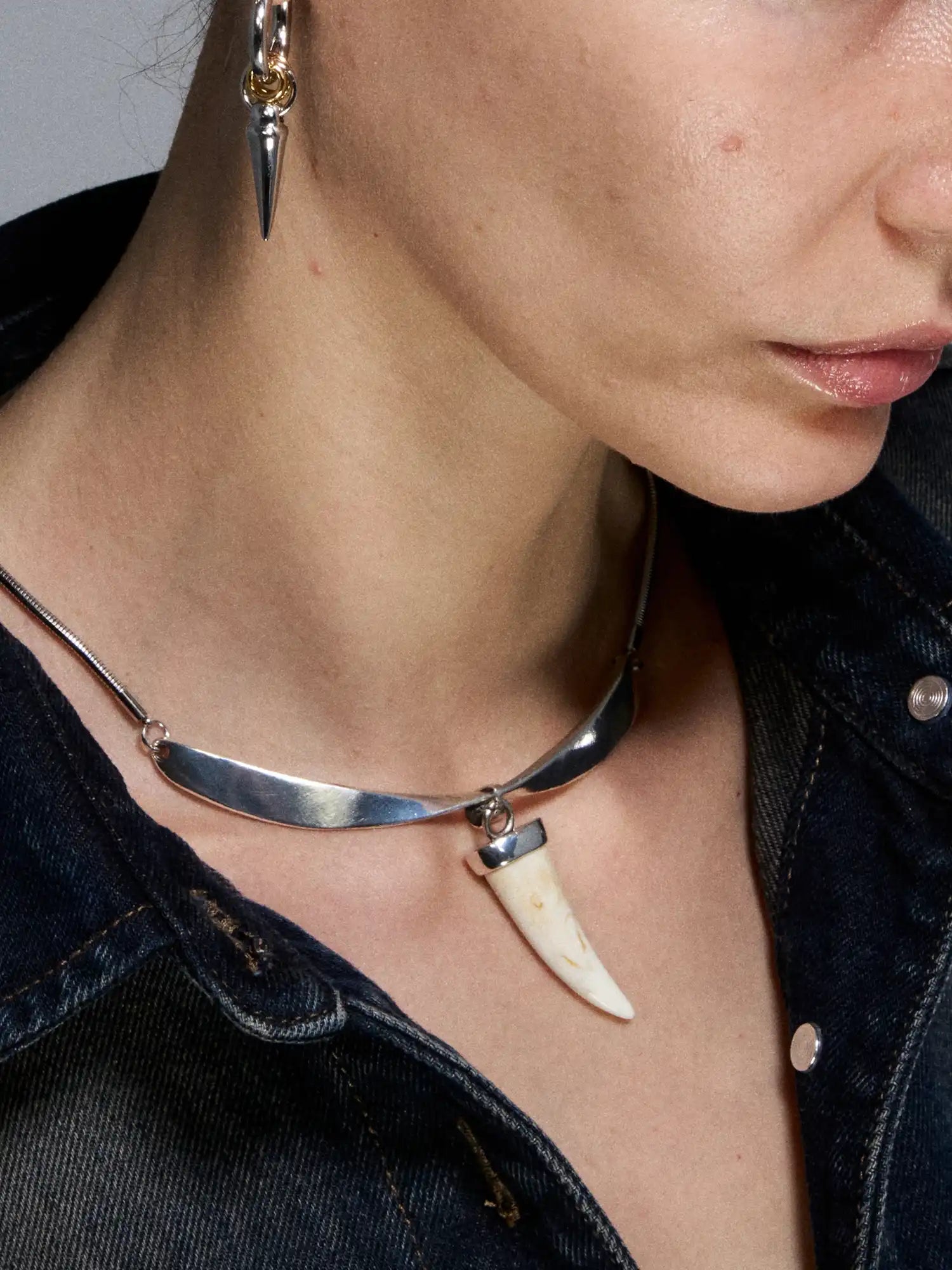 1Jinn M2M Distressed Bone Horn Choker | Canton Collective