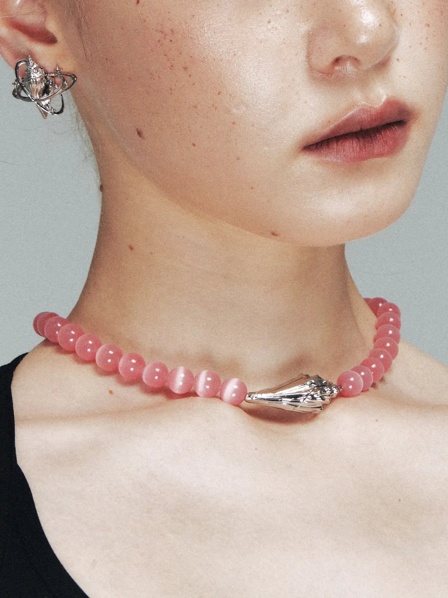 1Jinn M2M Pink Crystal Shell Choker | Canton Collective