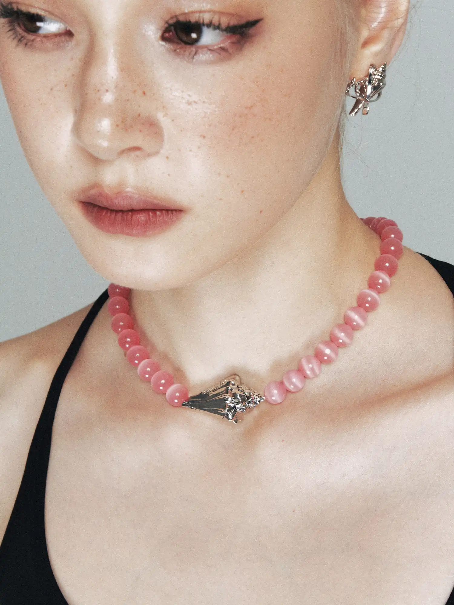 1Jinn M2M Pink Crystal Shell Choker | Canton Collective