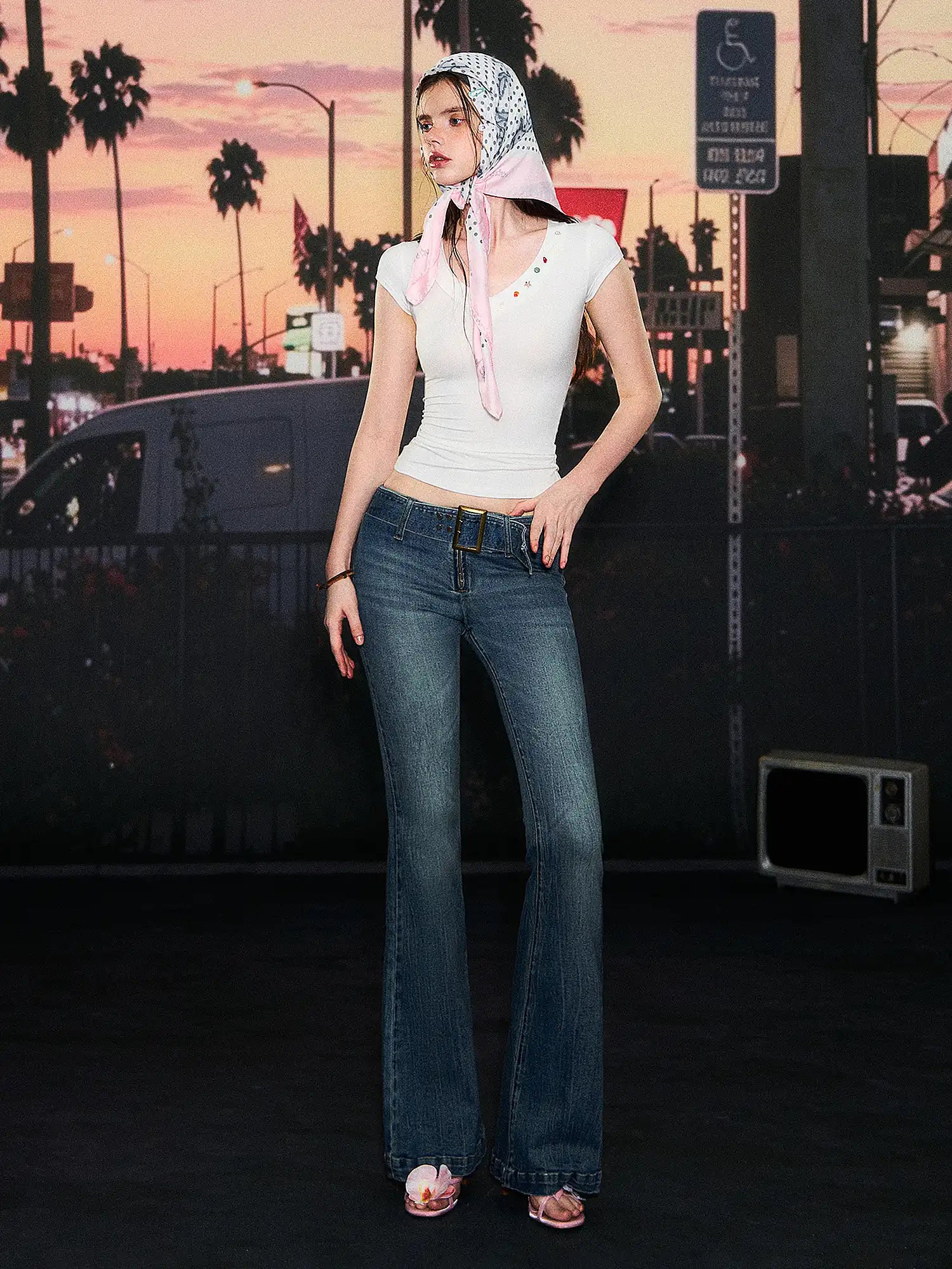 Deleteex Seashell Embellished V-Neck Cropped White Tee | Canton Collective