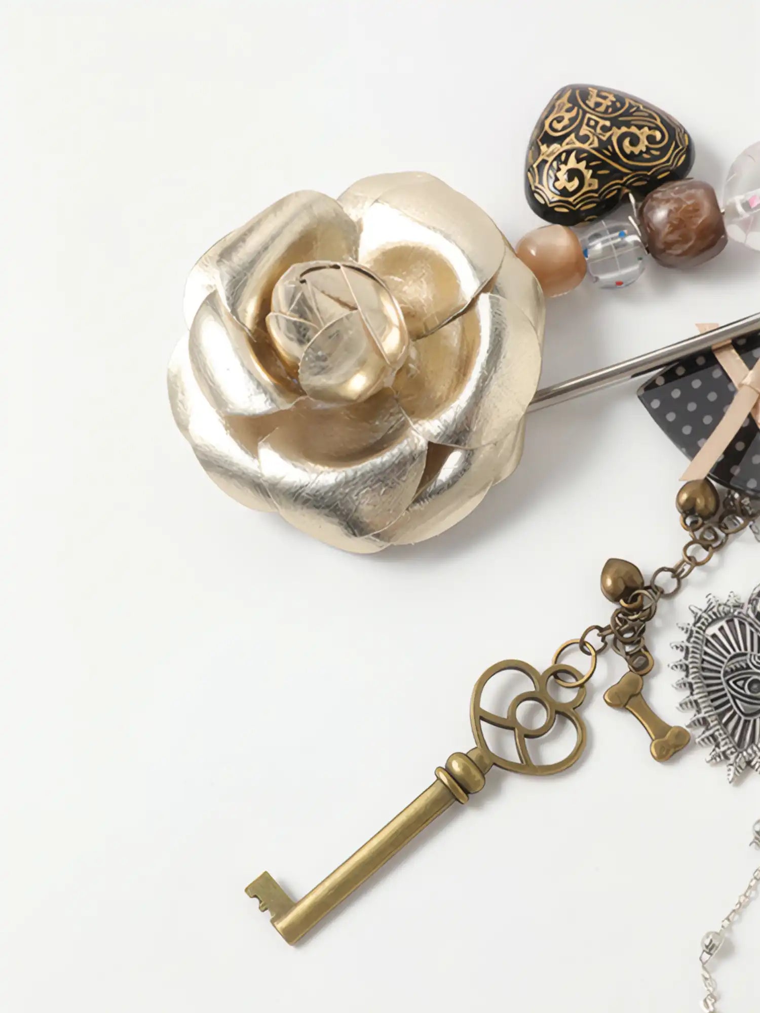 2th Desire Vintage Heart Flower Pendant | Canton Collective