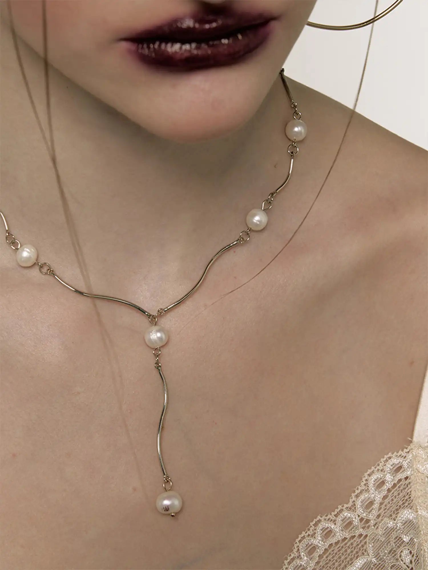 1Jinn M2M Wavy Pearl Clavicle Necklace | Canton Collective