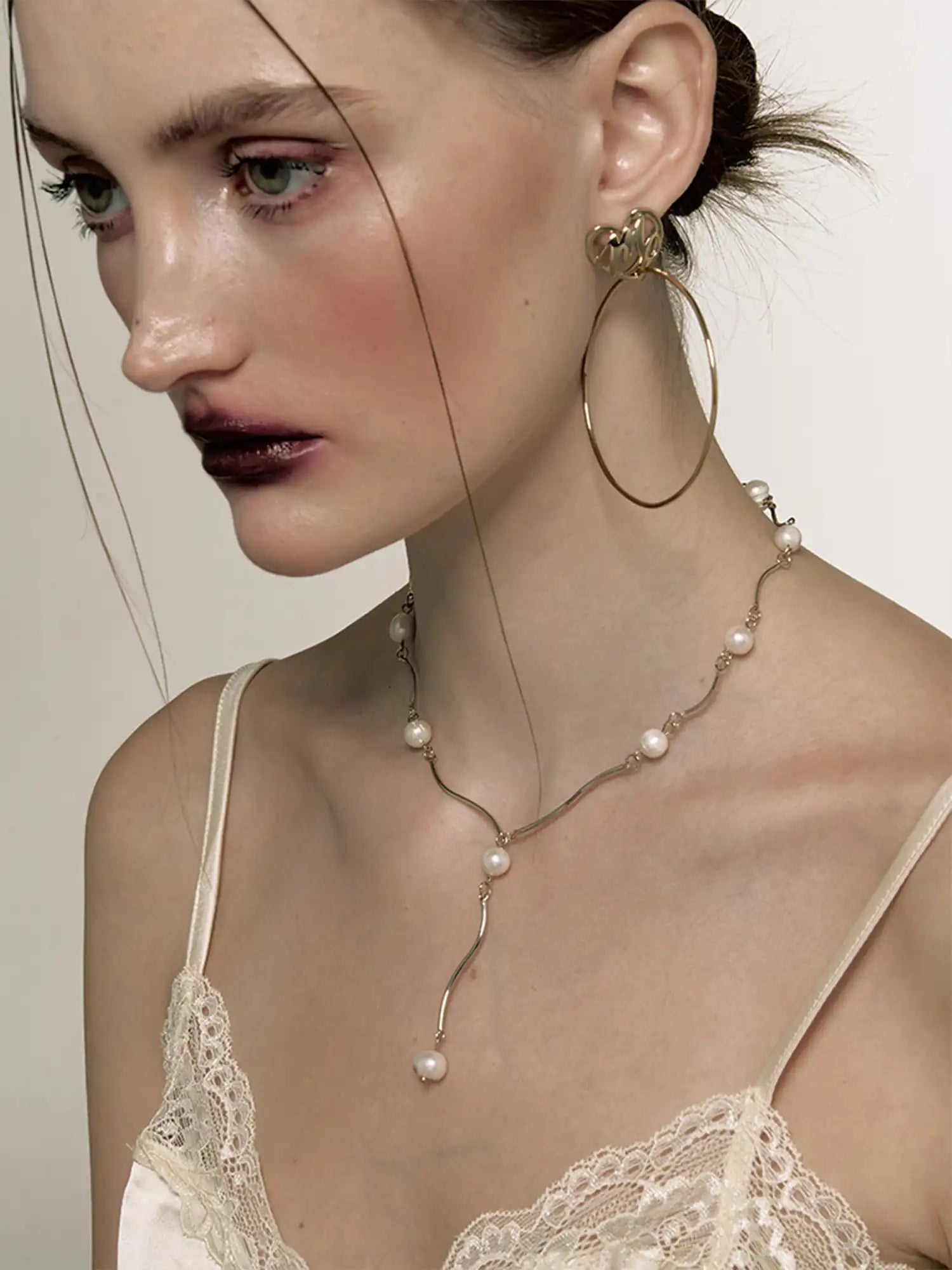 1Jinn M2M Wavy Pearl Clavicle Necklace | Canton Collective