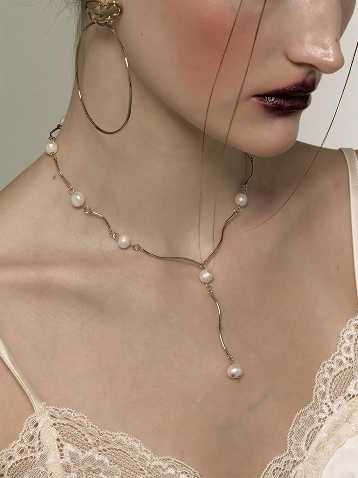 1Jinn M2M Wavy Pearl Clavicle Necklace | Canton Collective