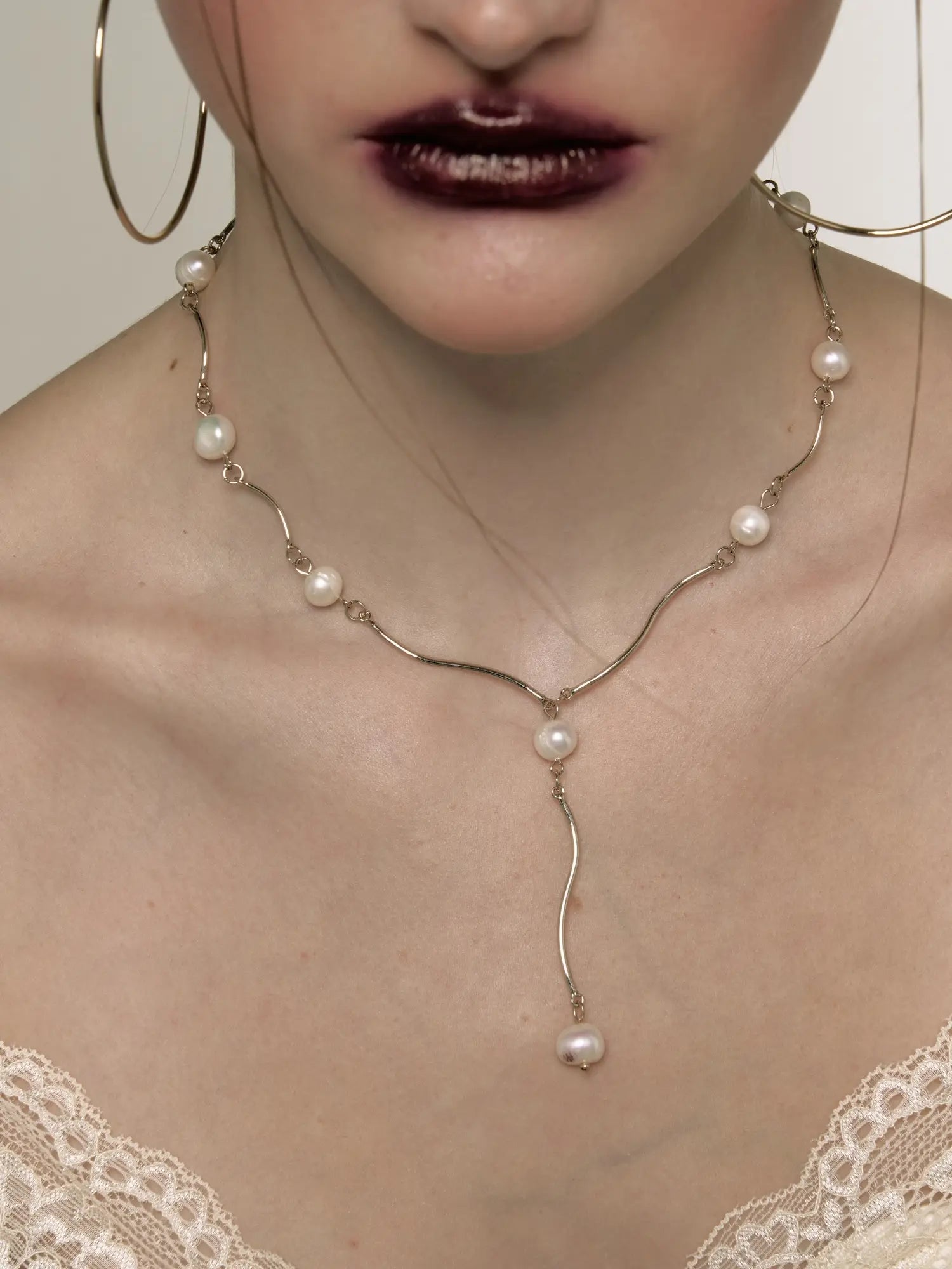 1Jinn M2M Wavy Pearl Clavicle Necklace | Canton Collective