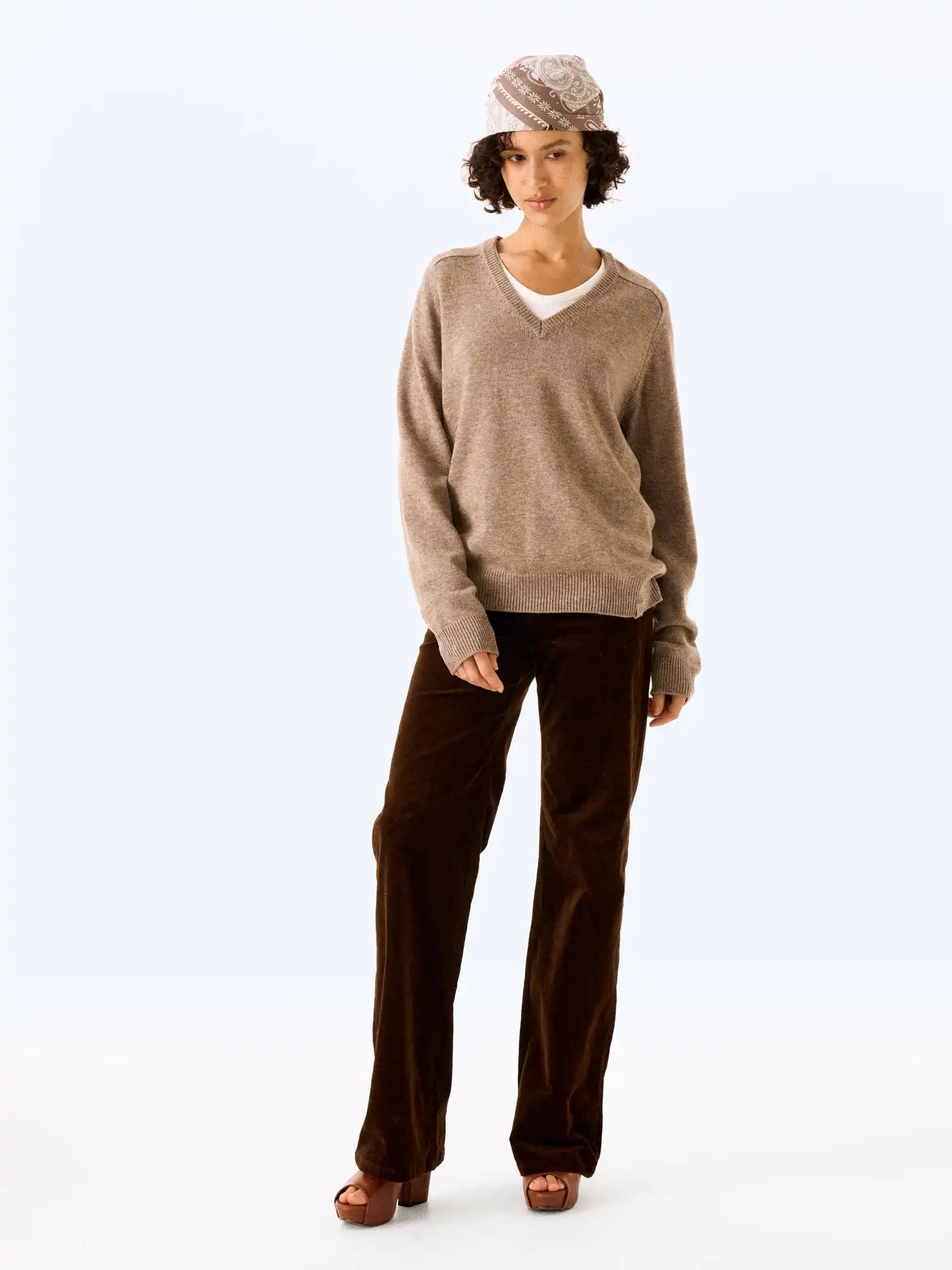 FIRST FLOOR Basolan Wool V-Neck Sweater | Canton Collective