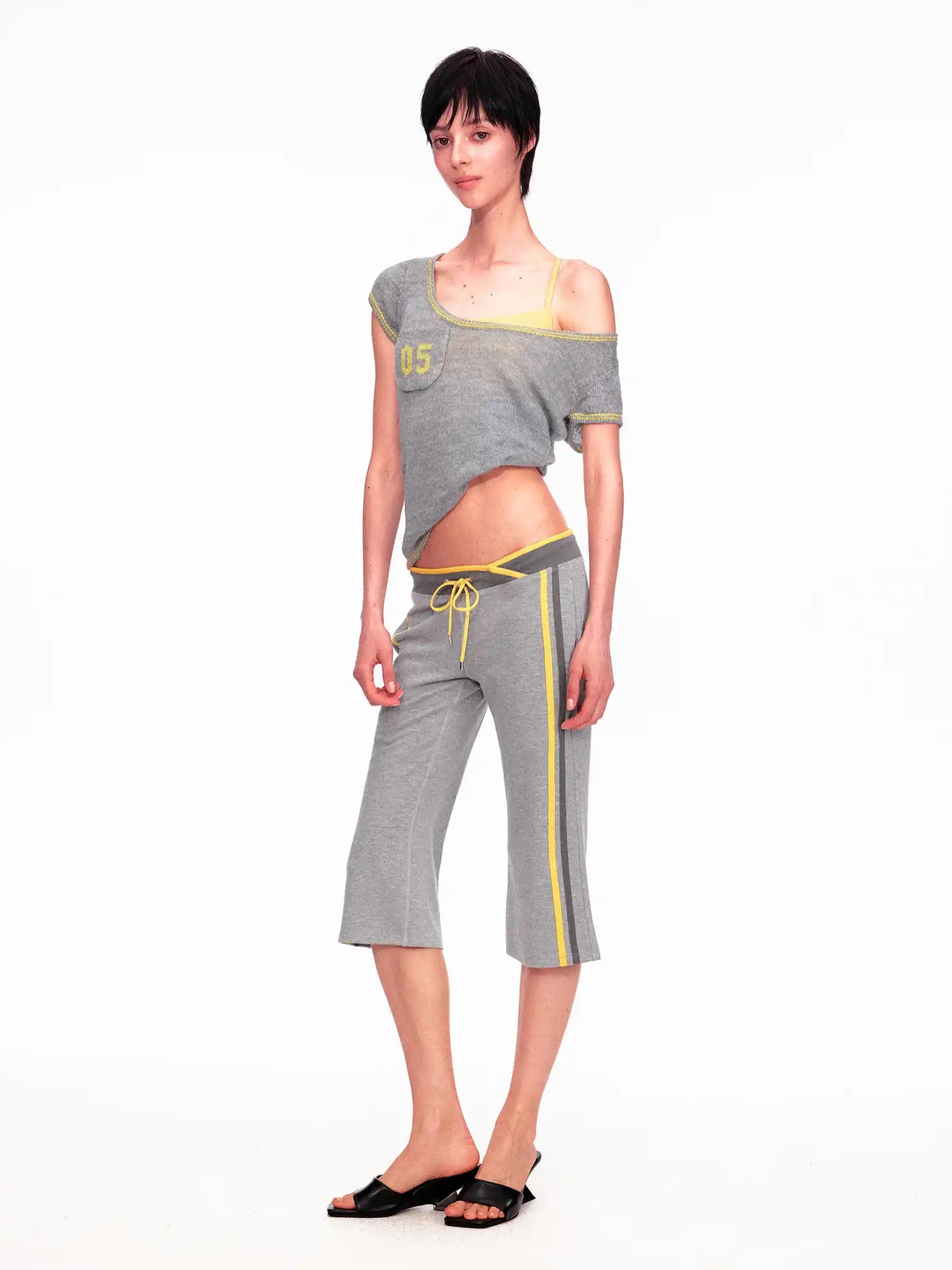 Contrast Stripe Flare Capri Pants