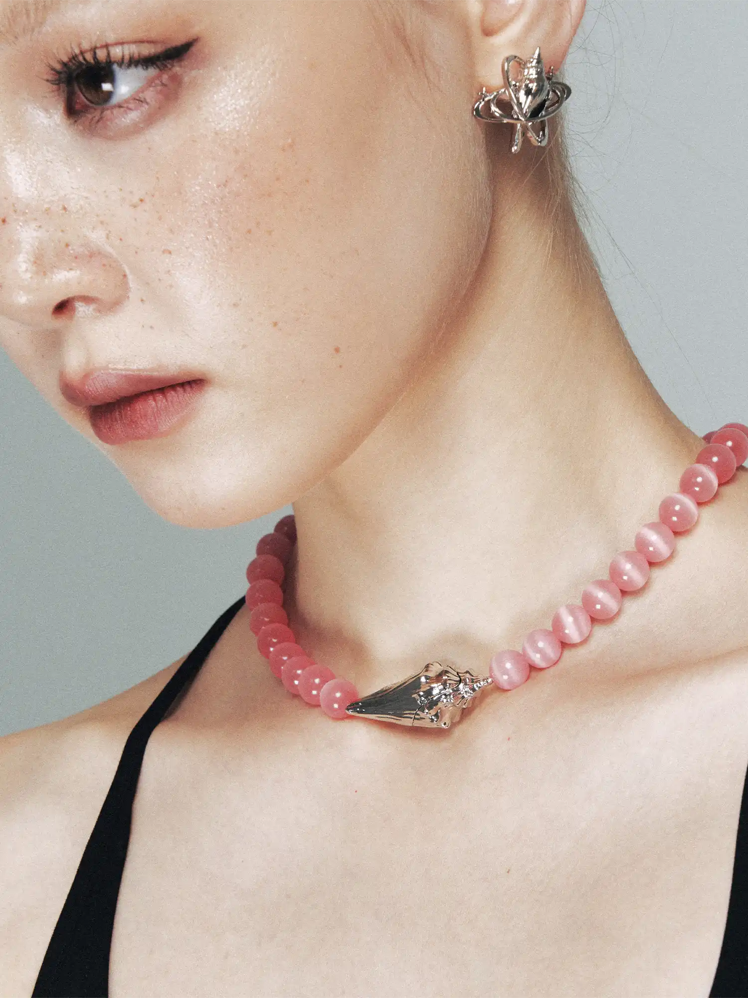 1Jinn M2M Pink Crystal Shell Choker | Canton Collective