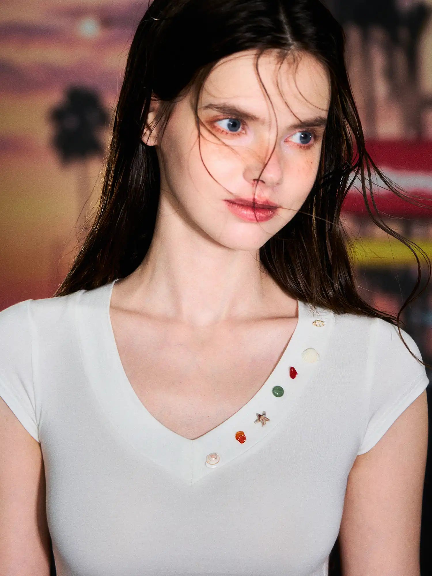 Deleteex Seashell Embellished V-Neck Cropped White Tee | Canton Collective